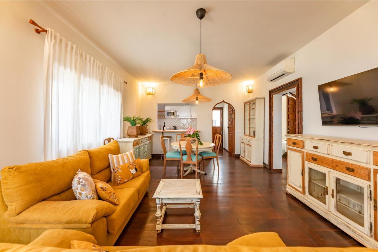 Villa Corralejo Bay Beachfront Corralejo By Holidays Home المظهر الخارجي الصورة