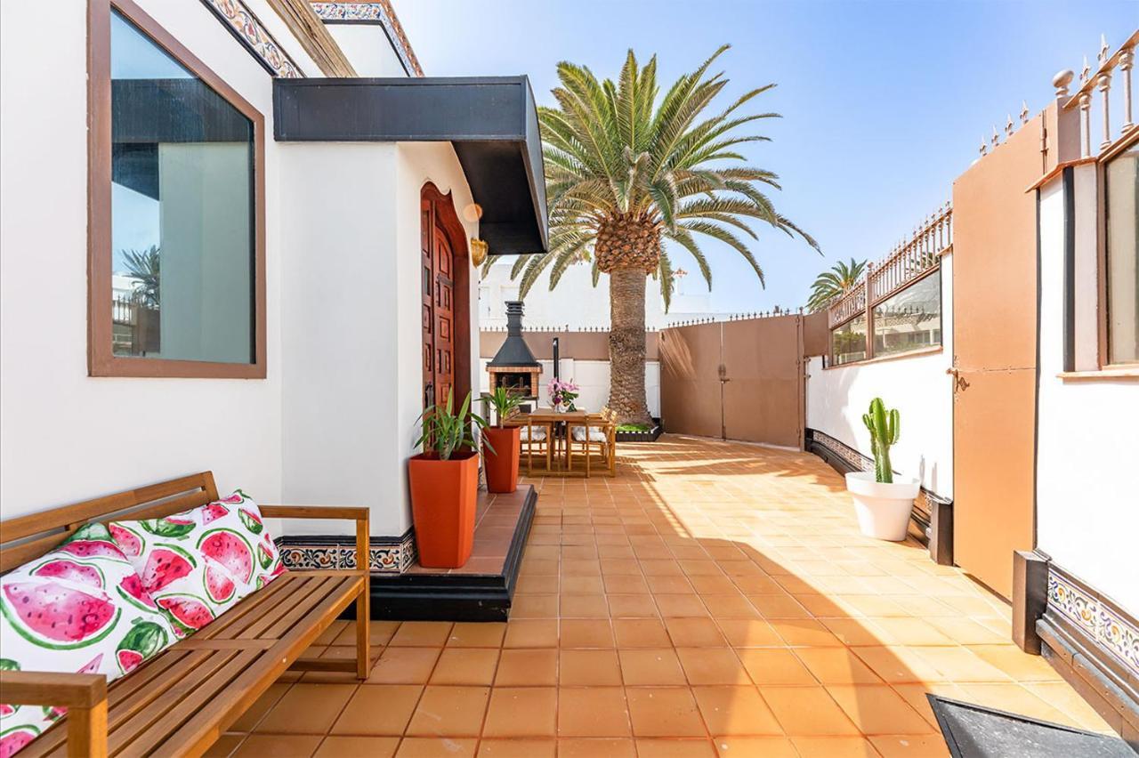 Villa Corralejo Bay Beachfront Corralejo By Holidays Home المظهر الخارجي الصورة