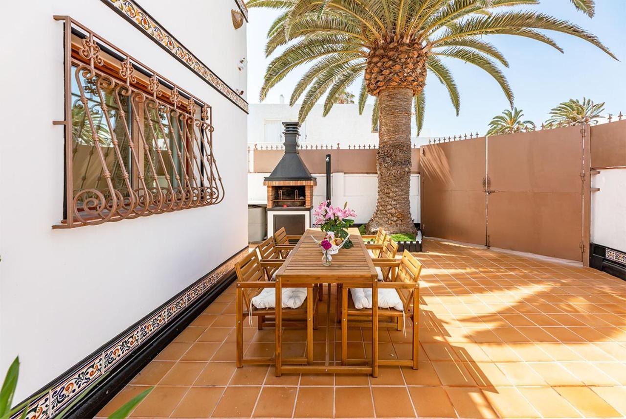 Villa Corralejo Bay Beachfront Corralejo By Holidays Home المظهر الخارجي الصورة